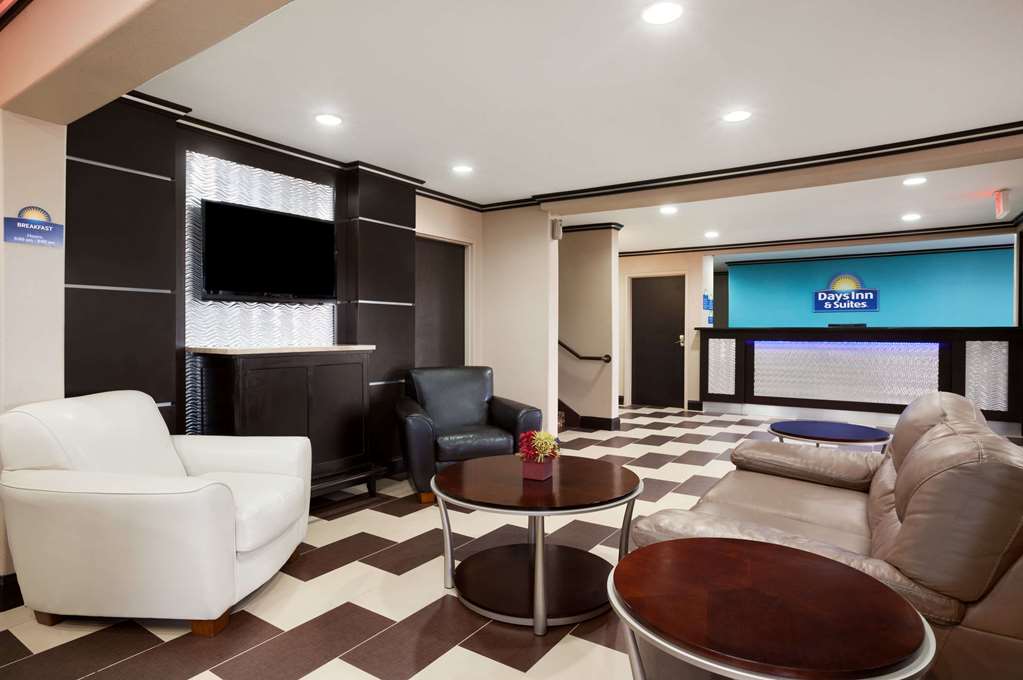 Days Inn & Suites Conroe North - thumb 2