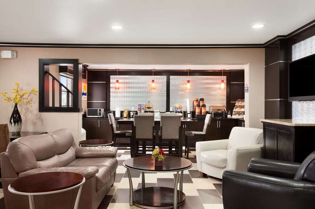Days Inn & Suites Conroe North - thumb 3