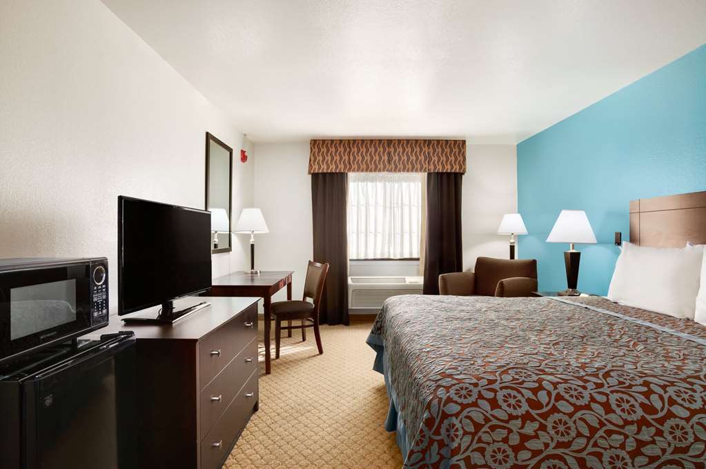 Days Inn & Suites Conroe North - thumb 5