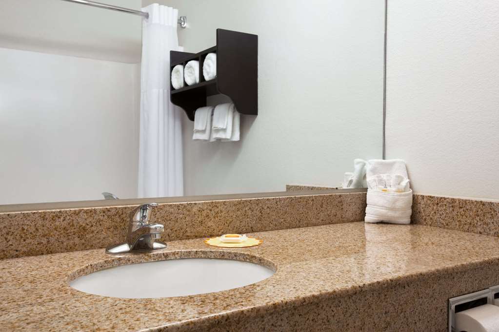 Days Inn & Suites Conroe North - thumb 7