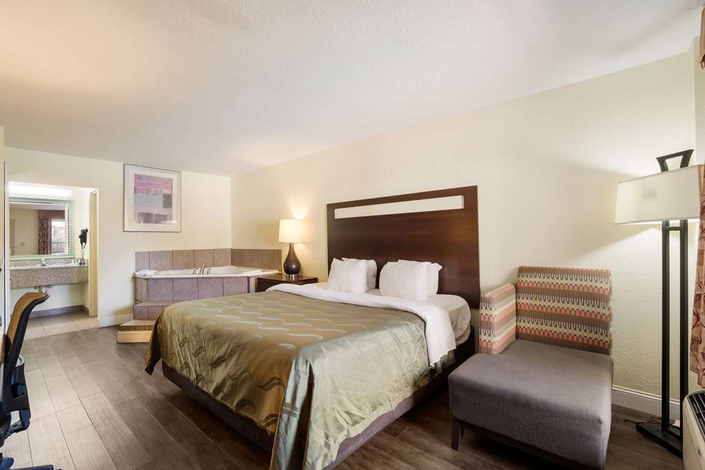 Quality Inn & Suites - thumb 6