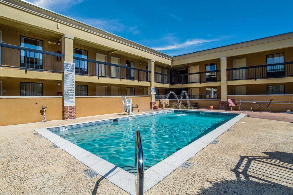 Quality Inn & Suites - thumb 8
