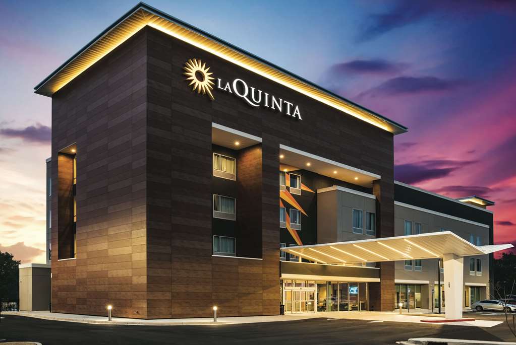 La Quinta Inn & Suites McDonough - thumb 0