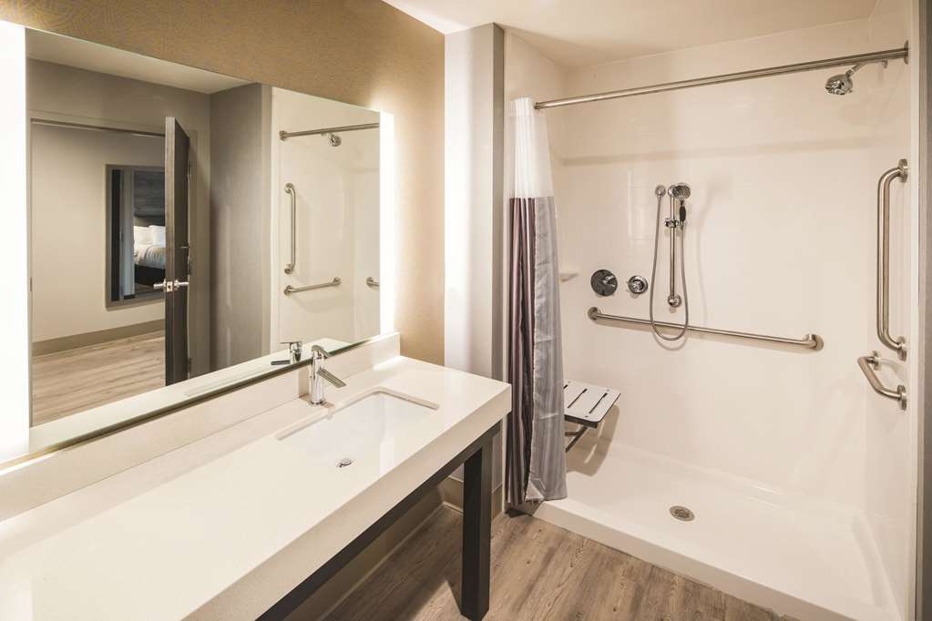 La Quinta Inn & Suites McDonough - thumb 8