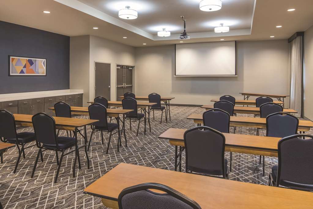 La Quinta Inn & Suites McDonough - thumb 10