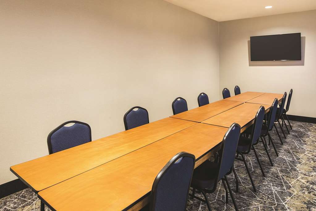 La Quinta Inn & Suites McDonough - thumb 11