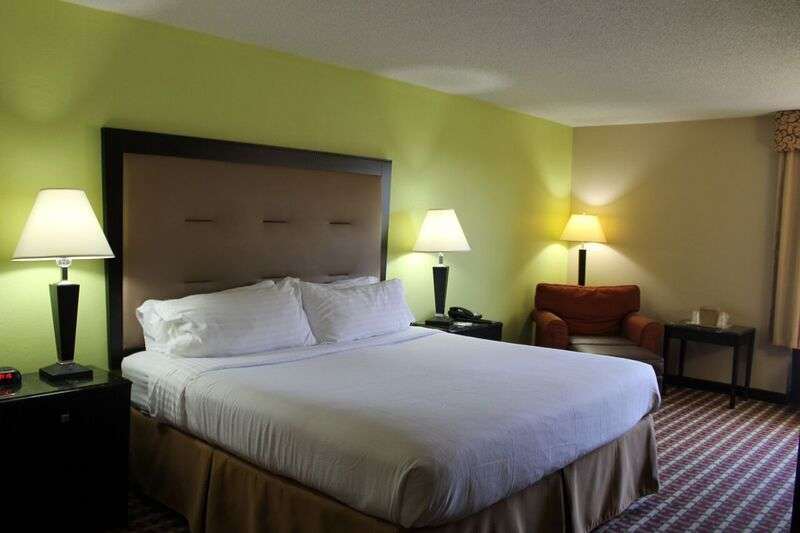 Ramada Gainesville - thumb 4