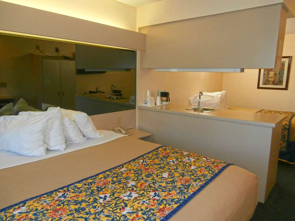 Americas Best Value Inn - thumb 8