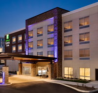 Holiday Inn Express/Suites Cincinnati NE - Accommodation Rooms