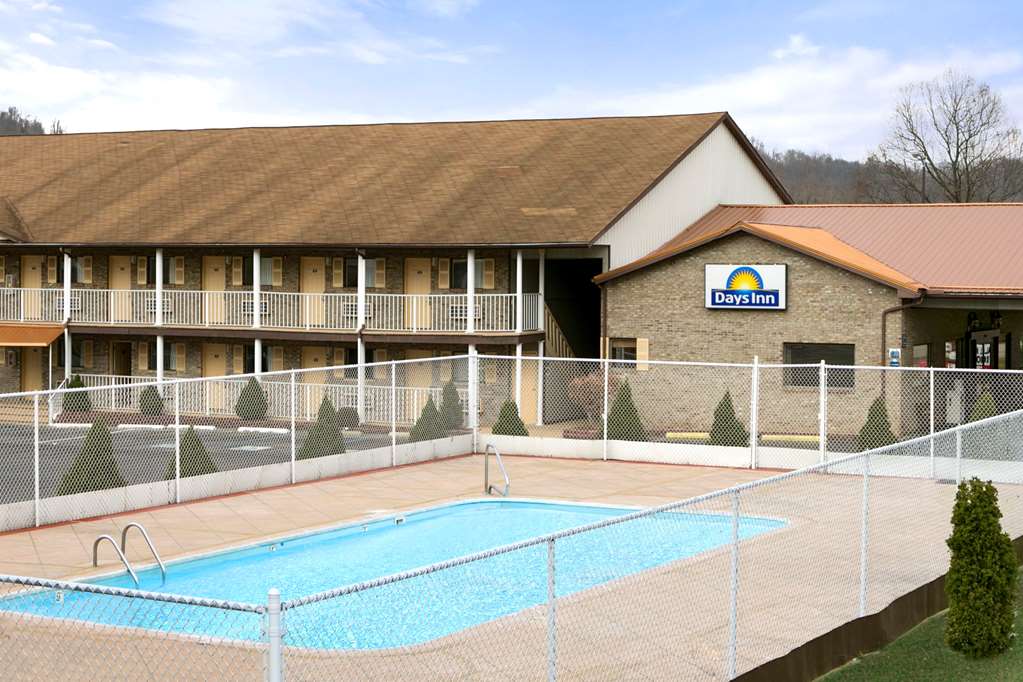 Days Inn Huntington - thumb 1