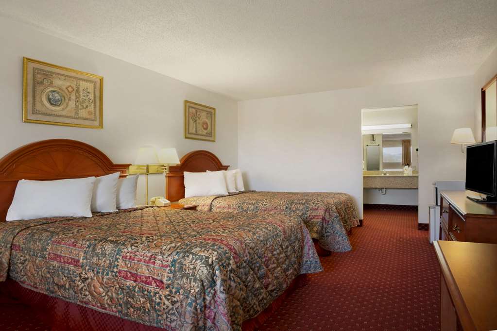Days Inn Huntington - thumb 4