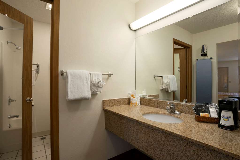 Days Inn Huntington - thumb 6
