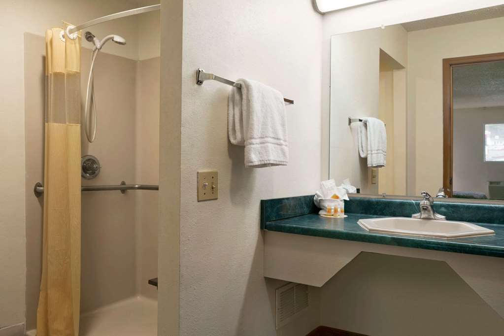 Days Inn Huntington - thumb 7