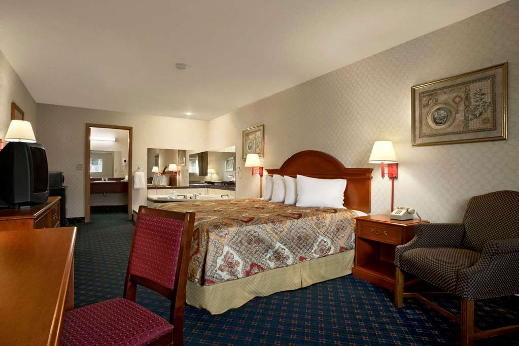 Days Inn Huntington - thumb 11