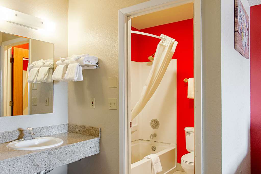 Econo Lodge - thumb 13