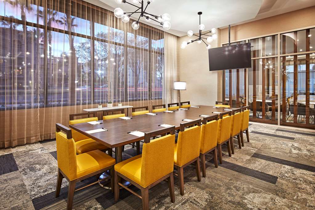 Cambria Hotel & Suites Anaheim Resort - thumb 10