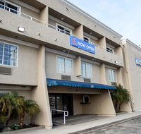 Motel 6 Azusa - Accommodation Rooms