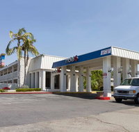 Motel 6 Claremont - Accommodation Rooms