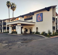 Studio 6 Convention Center-Airport - Accommodation Rooms
