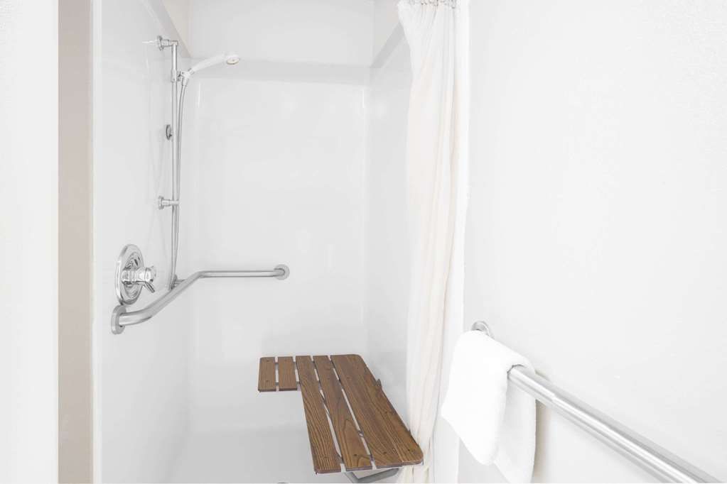 Days Inn & Suites Pine Bluff - thumb 2