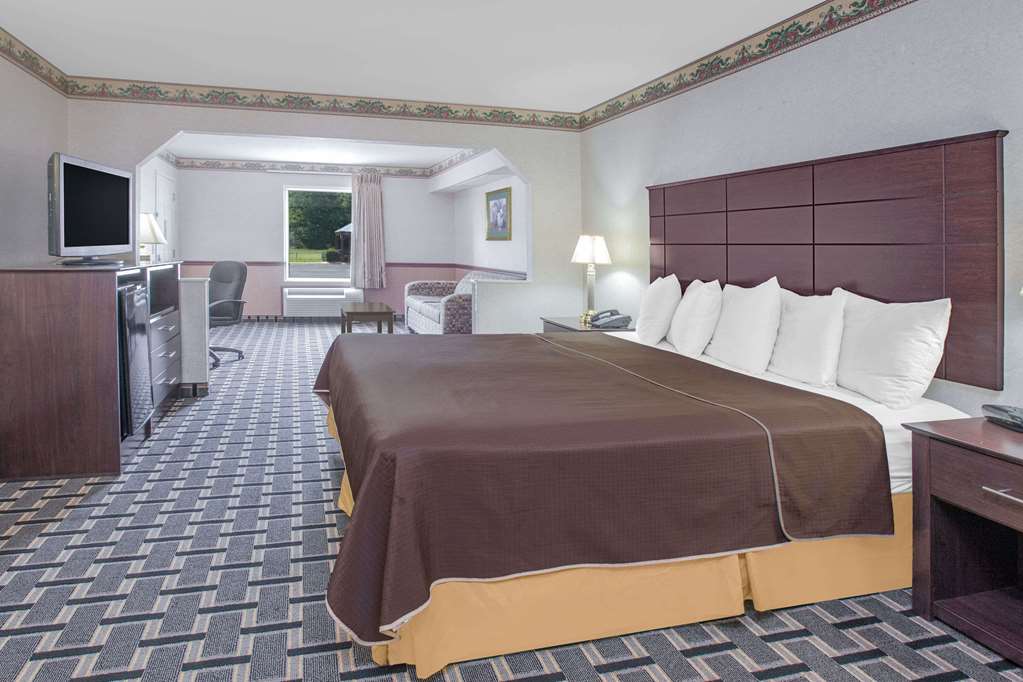 Days Inn & Suites Pine Bluff - thumb 5