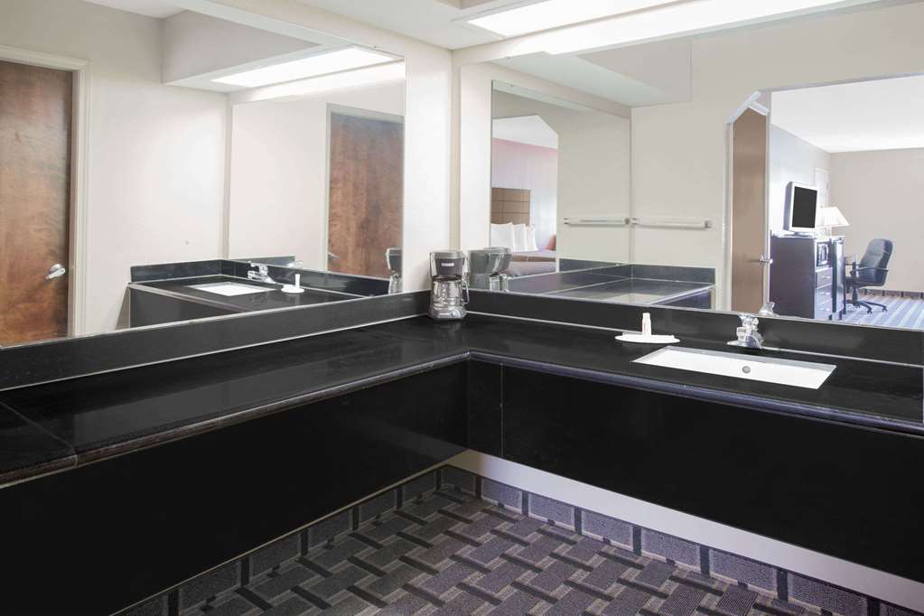 Days Inn & Suites Pine Bluff - thumb 6