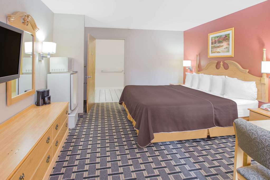 Days Inn & Suites Pine Bluff - thumb 11