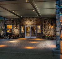 Coast International Inn - Accommodation Rooms