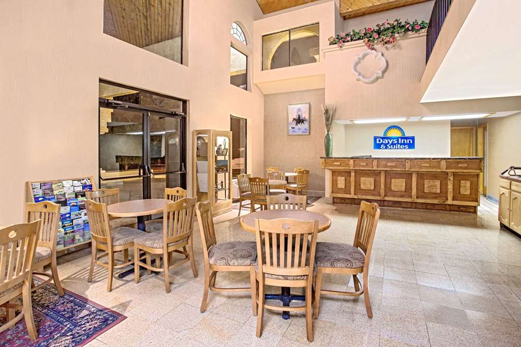 Days Inn & Suites Red Rock-Gallup - thumb 1