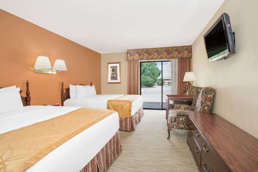 Days Inn & Suites Red Rock-Gallup - thumb 2