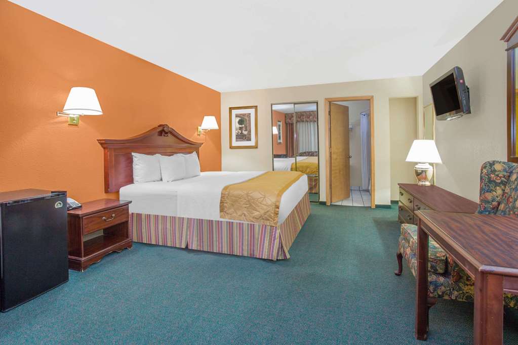Days Inn & Suites Red Rock-Gallup - thumb 4