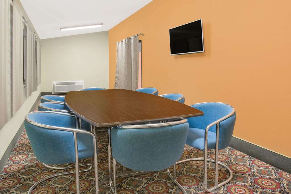 Days Inn & Suites Red Rock-Gallup - thumb 10