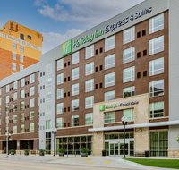 Holiday Inn Express  Suites Downtown - Accommodation Rooms
