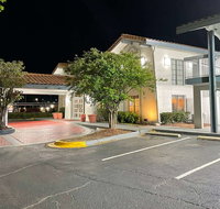 Travelodge by Wyndham Tuscaloosa - Accommodation Rooms