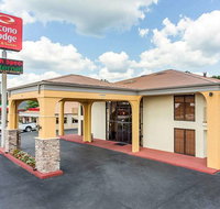 Econo Lodge Inn  Suites - Accommodation Rooms