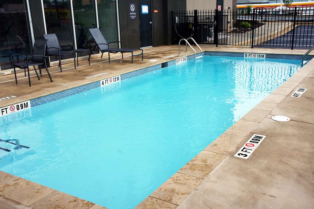 La Quinta Inn & Suites By Wyndham - thumb 6