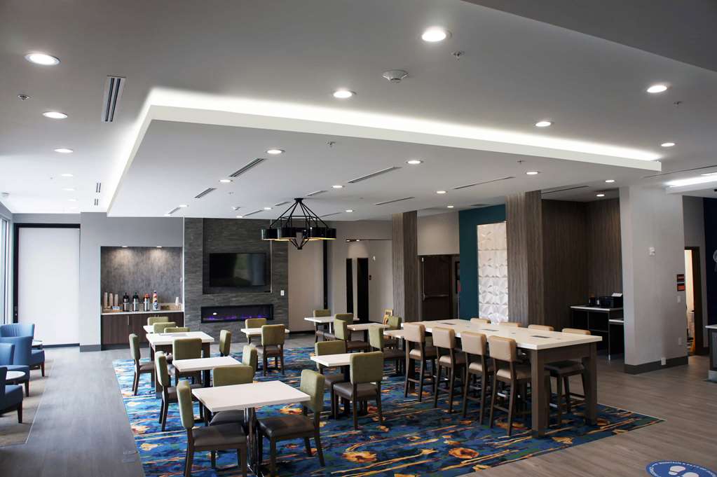 La Quinta Inn & Suites By Wyndham - thumb 9
