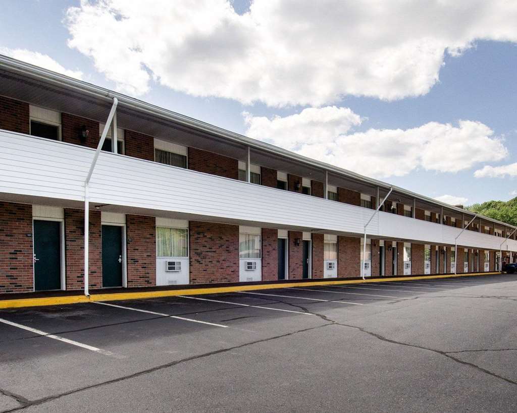 Econo Lodge Inn & Suites Northborough