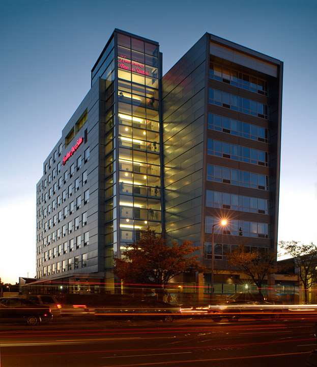 Hampton Inn & Suites Boston Crosstown