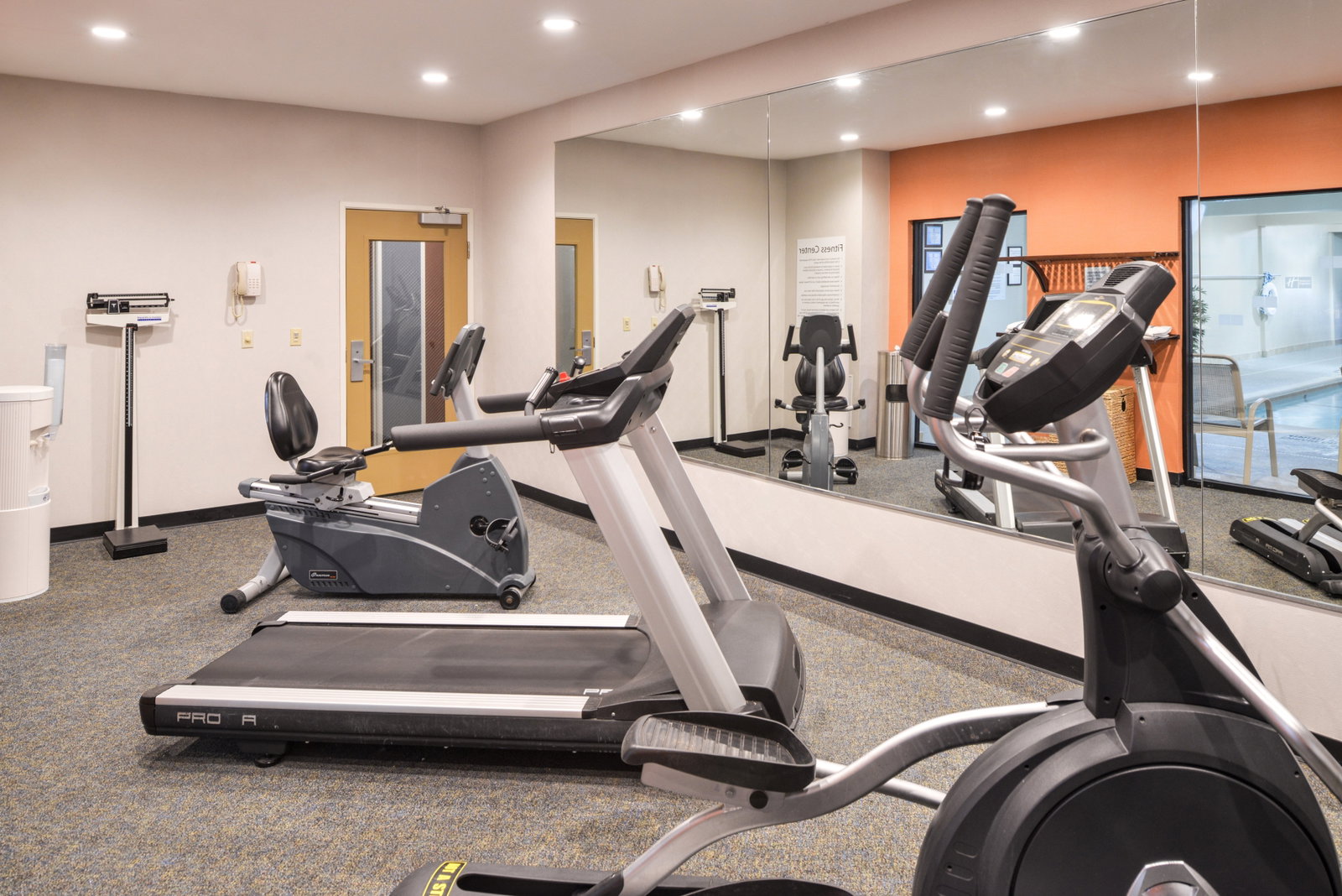Holiday Inn Express Hotel & Suites - thumb 15