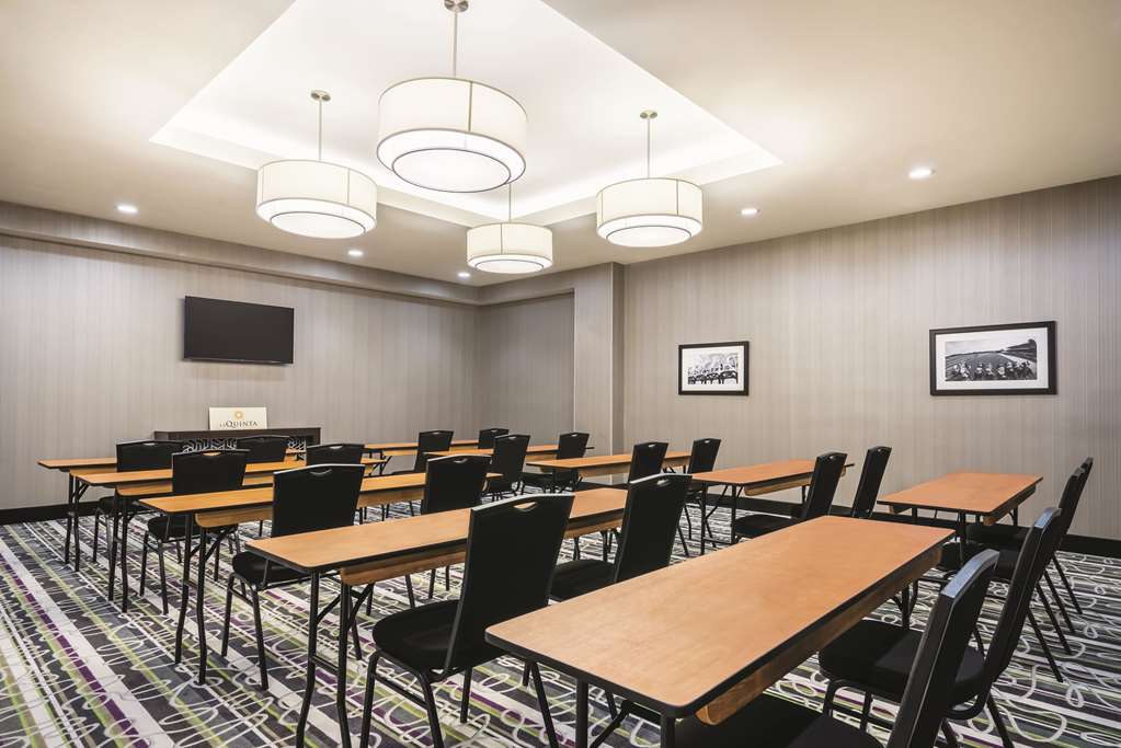 La Quinta Inn & Suites Clifton Park - thumb 12