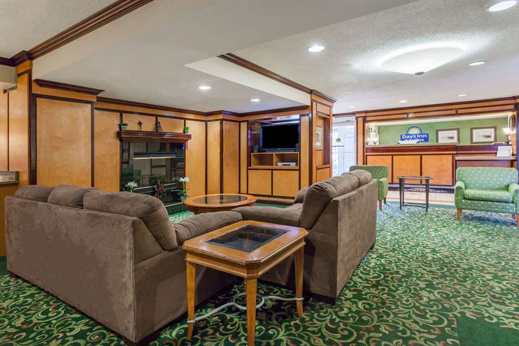 Days Inn & Suites Warren - thumb 2