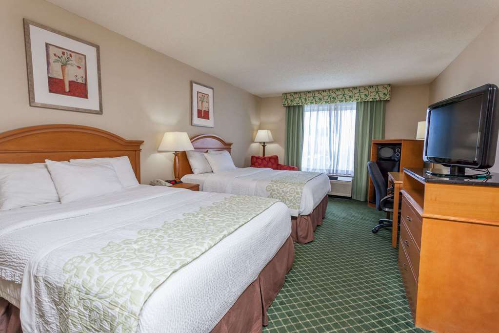 Days Inn & Suites Warren - thumb 3