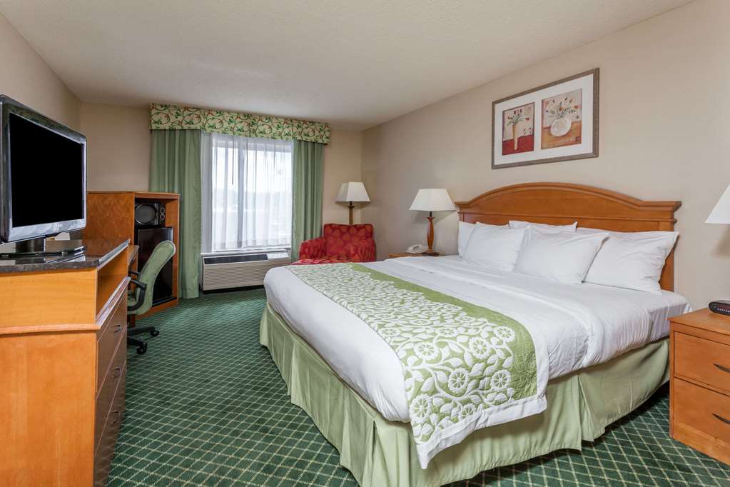 Days Inn & Suites Warren - thumb 4