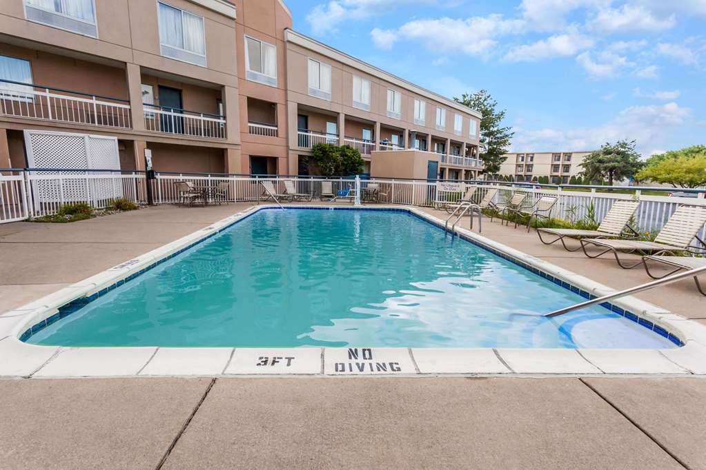 Days Inn & Suites Warren - thumb 6