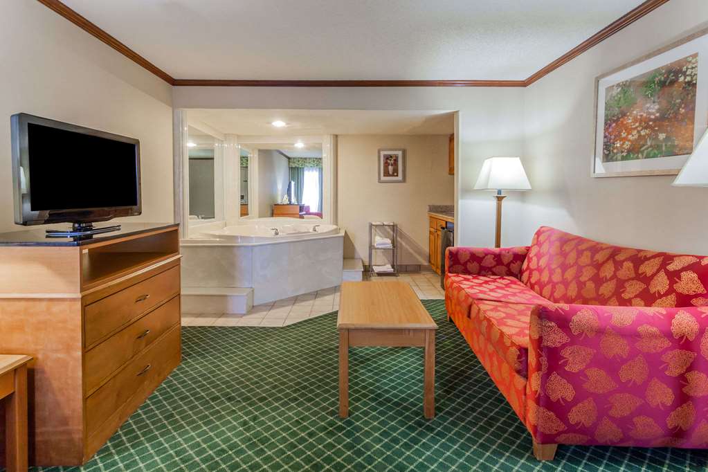 Days Inn & Suites Warren - thumb 10