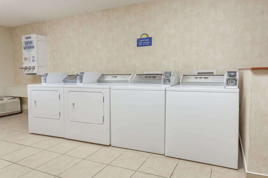 Days Inn & Suites Warren - thumb 12
