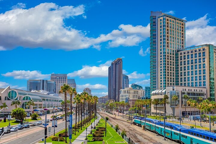 Departure Private Transfer: San Diego To San Diego Airport SAN In Luxury SUV