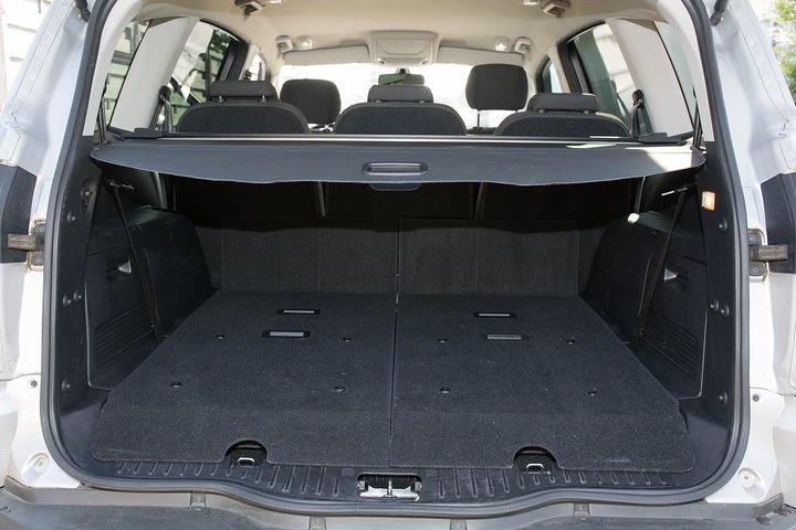 Transfer in private minivan from Vail city to Denver International Airport DEN