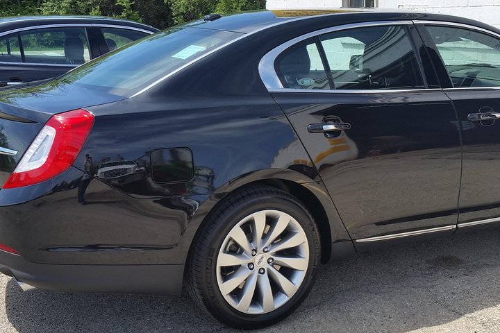 Midway Airport (Curbside) To Chicago, Luxury Private Sedan, All Inclusive